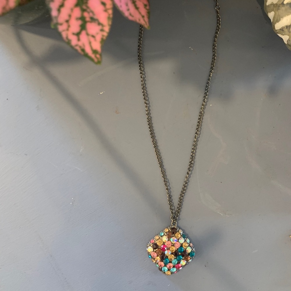 Colorful pendant necklace